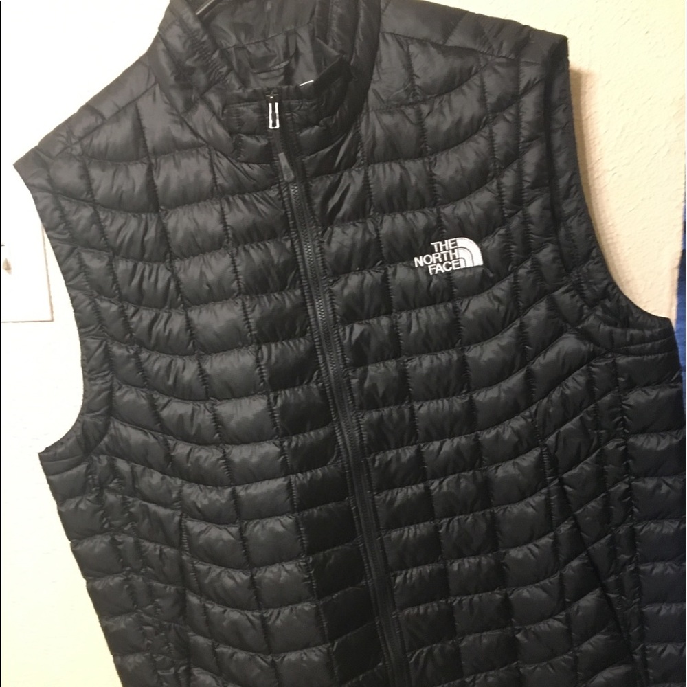 The North Face puffer vest • mens medium